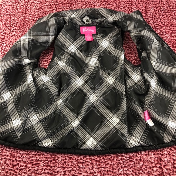 Girl’s Weatherproof Puffer Vest - Picture 3 of 6